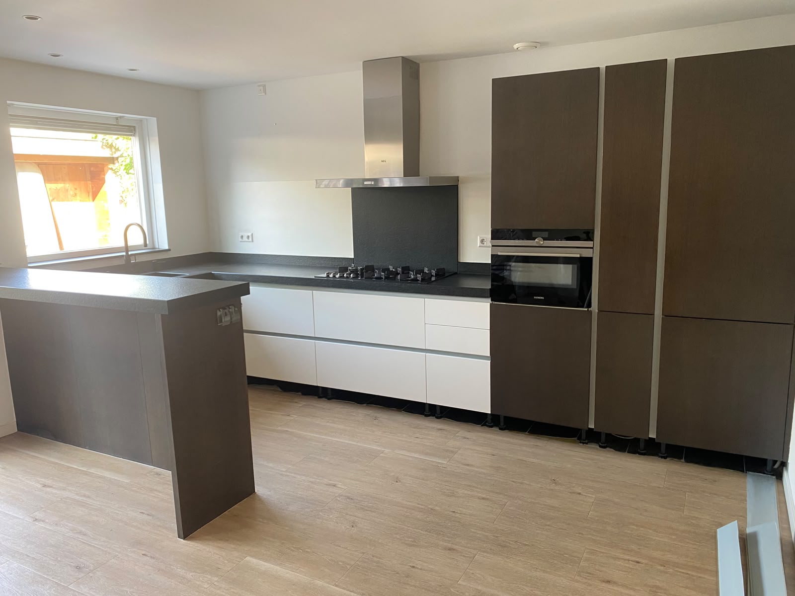 05051 - Moderne keuken met bar