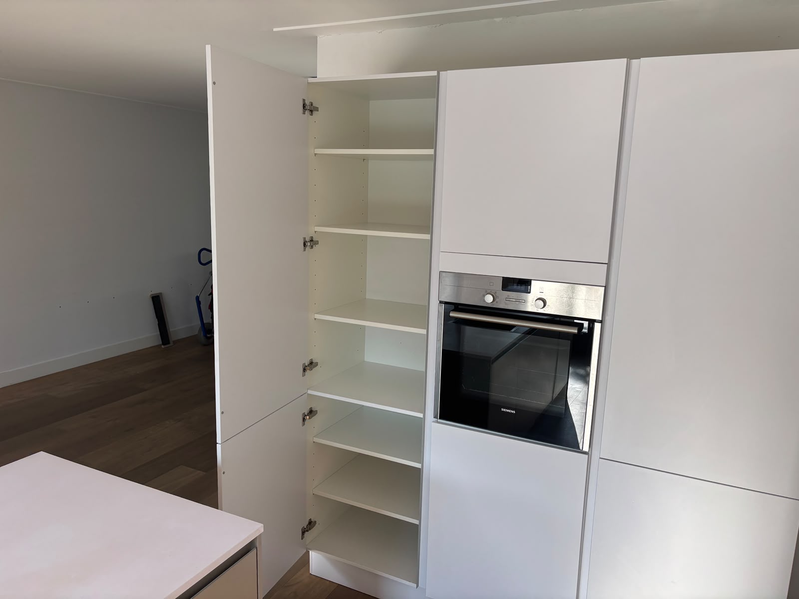 04755 - Beige eilandkeuken