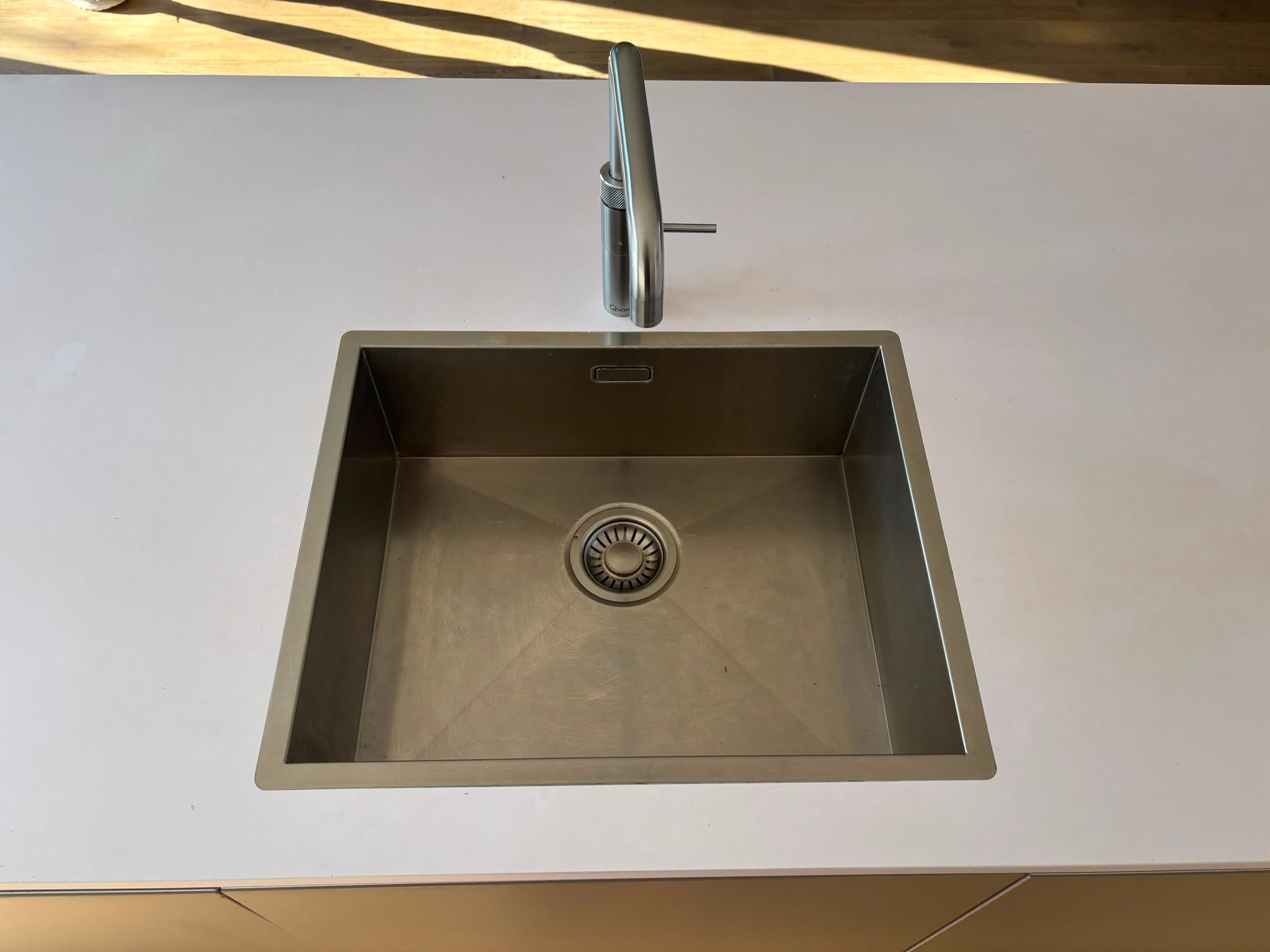 04755 - Beige eilandkeuken