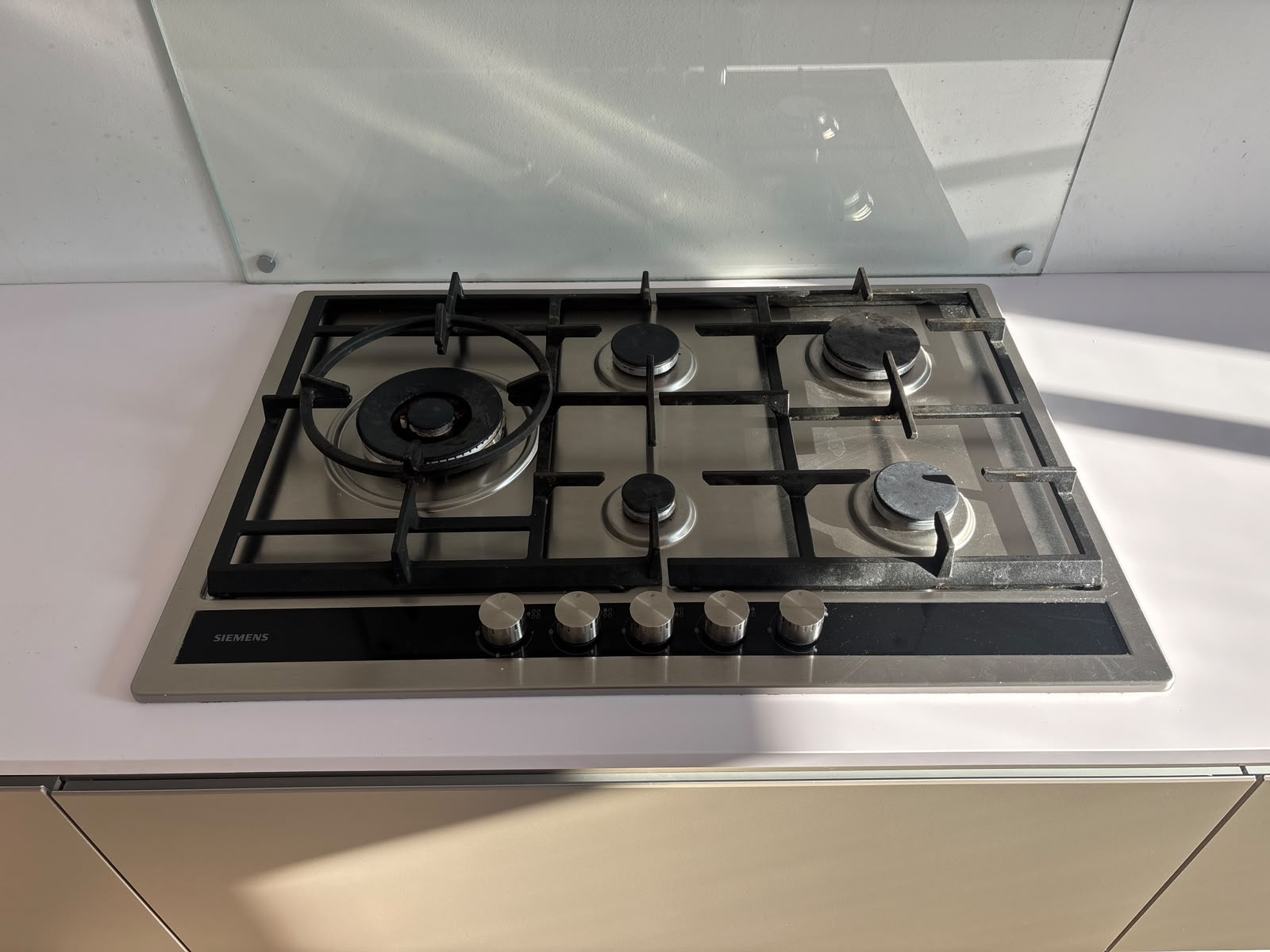 04755 - Beige eilandkeuken
