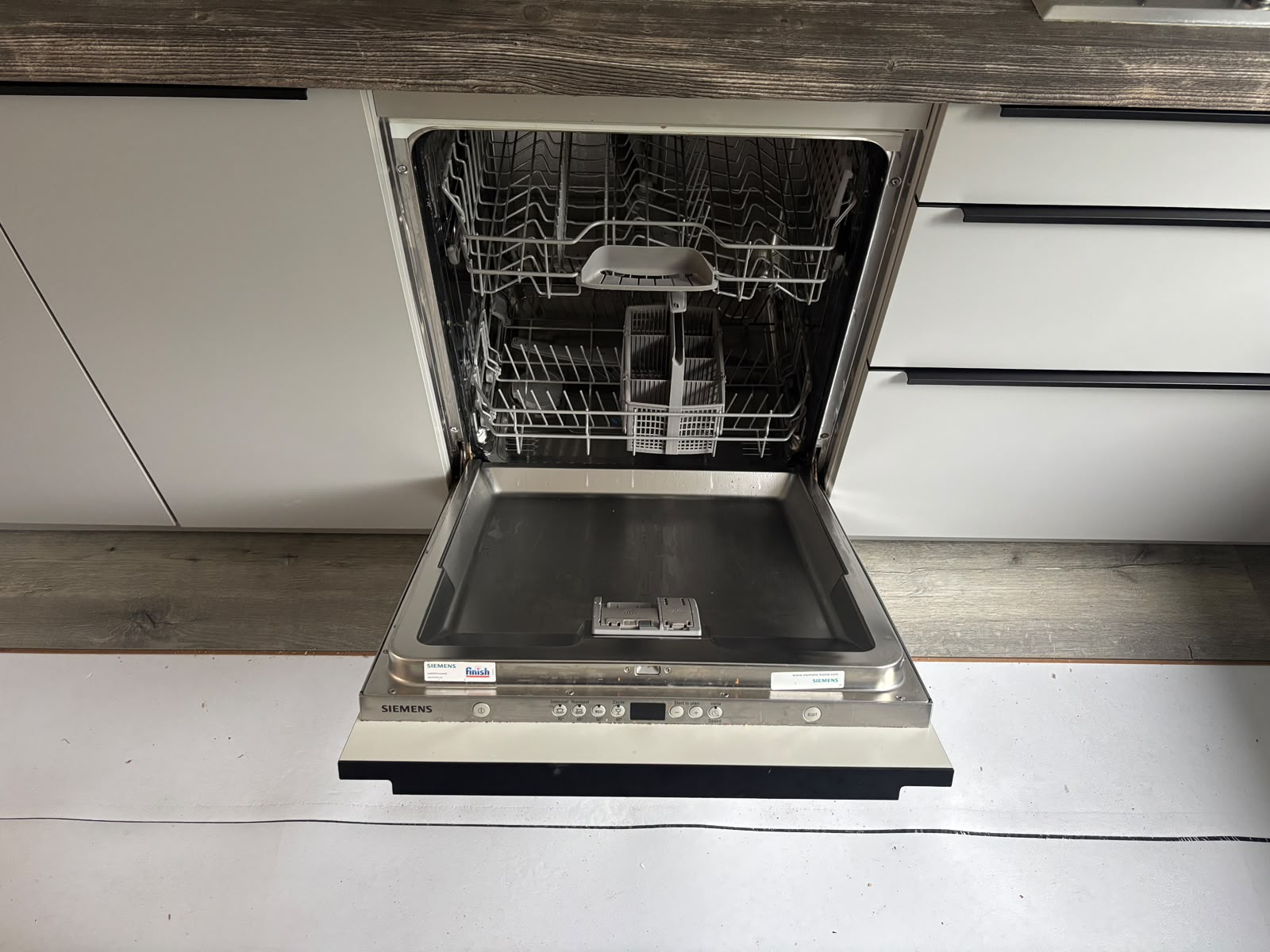 05227 - Antraciete parallel keuken
