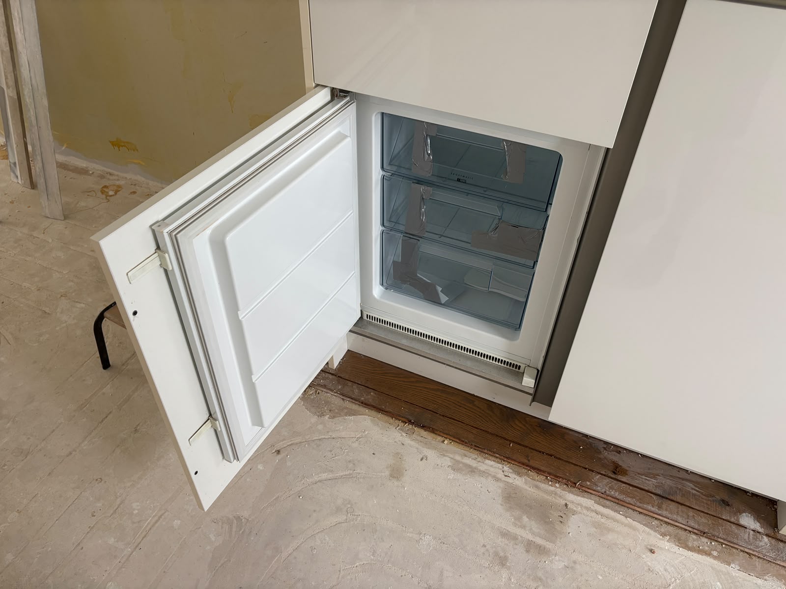 05047 - Moderne hoogglans witte hoekkeuken