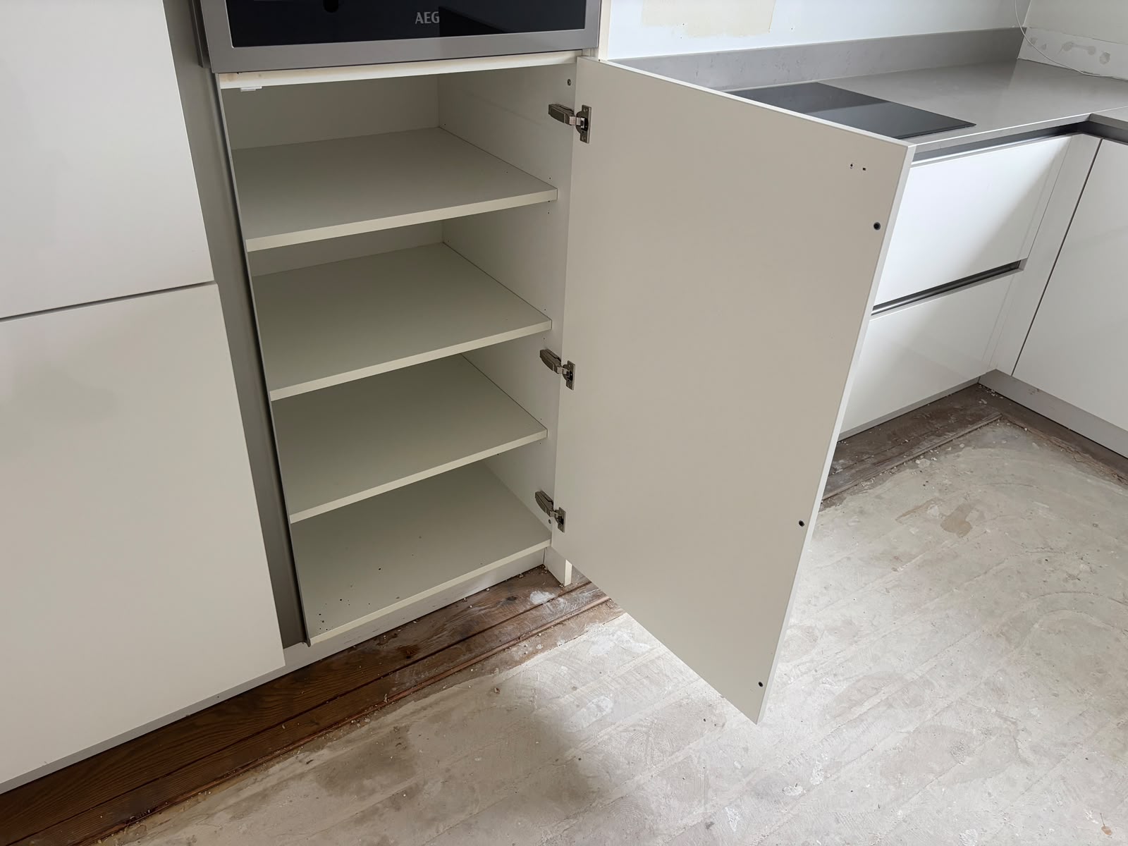 05047 - Moderne hoogglans witte hoekkeuken