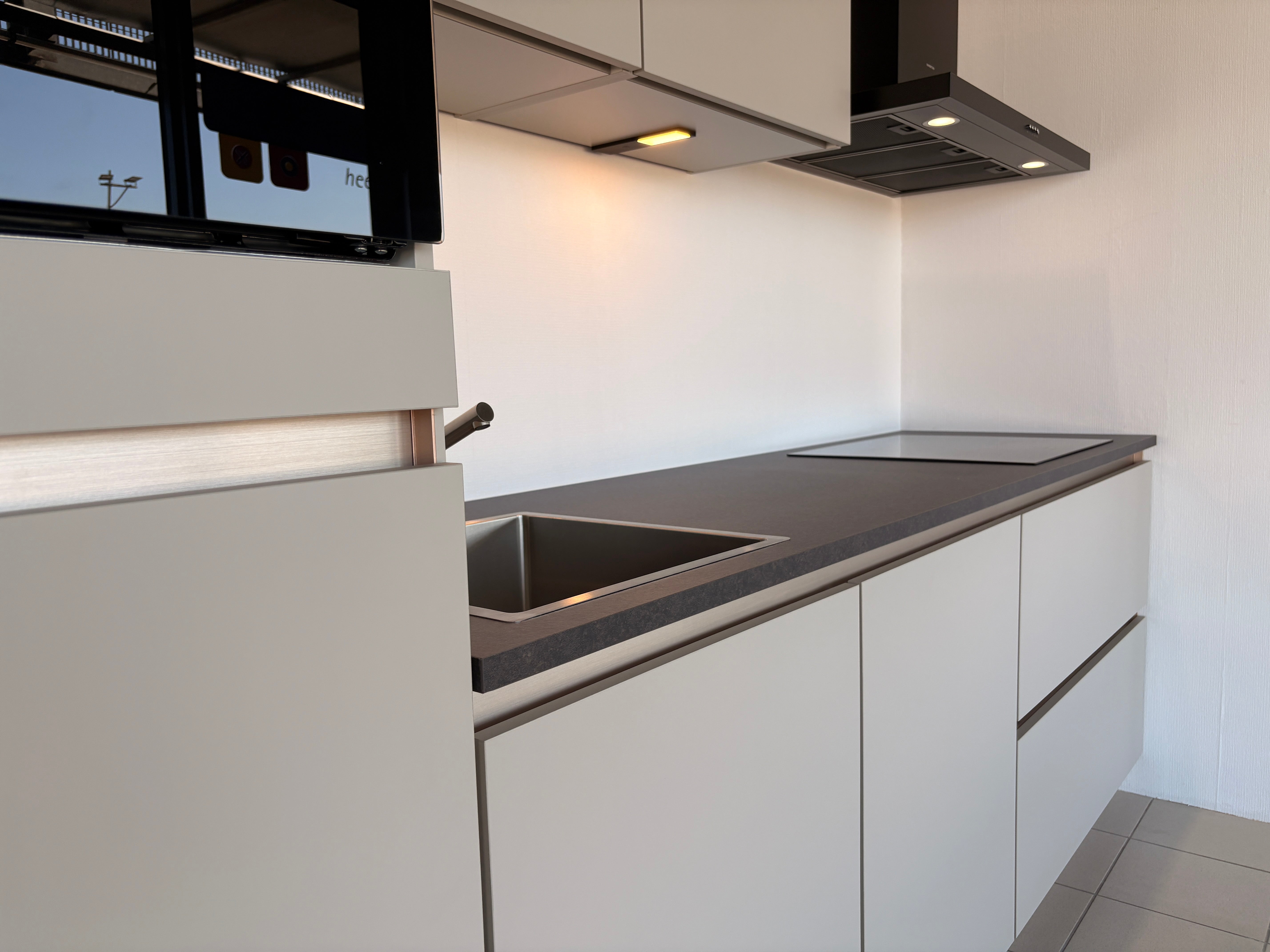 05454 - Lichte rechte keuken