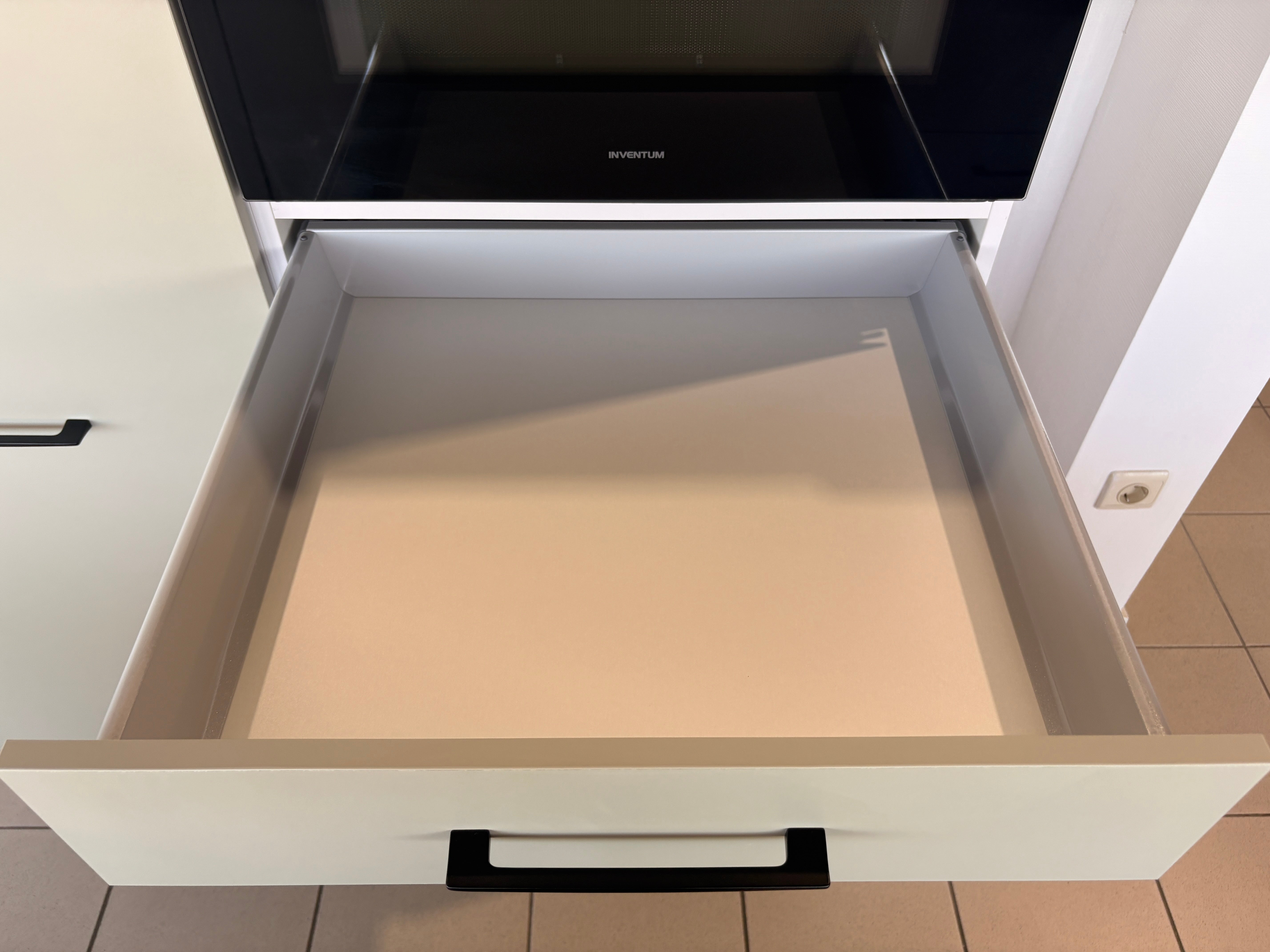 05450 - Impuls eilandkeuken met smalle kastenwand