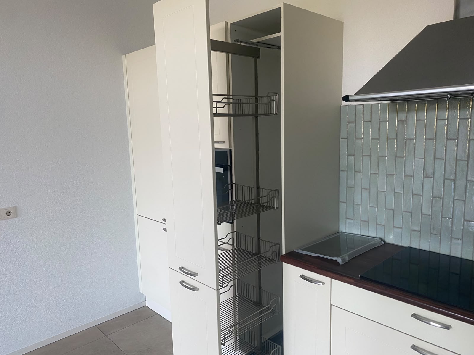 05131 - Witte hoekkeuken