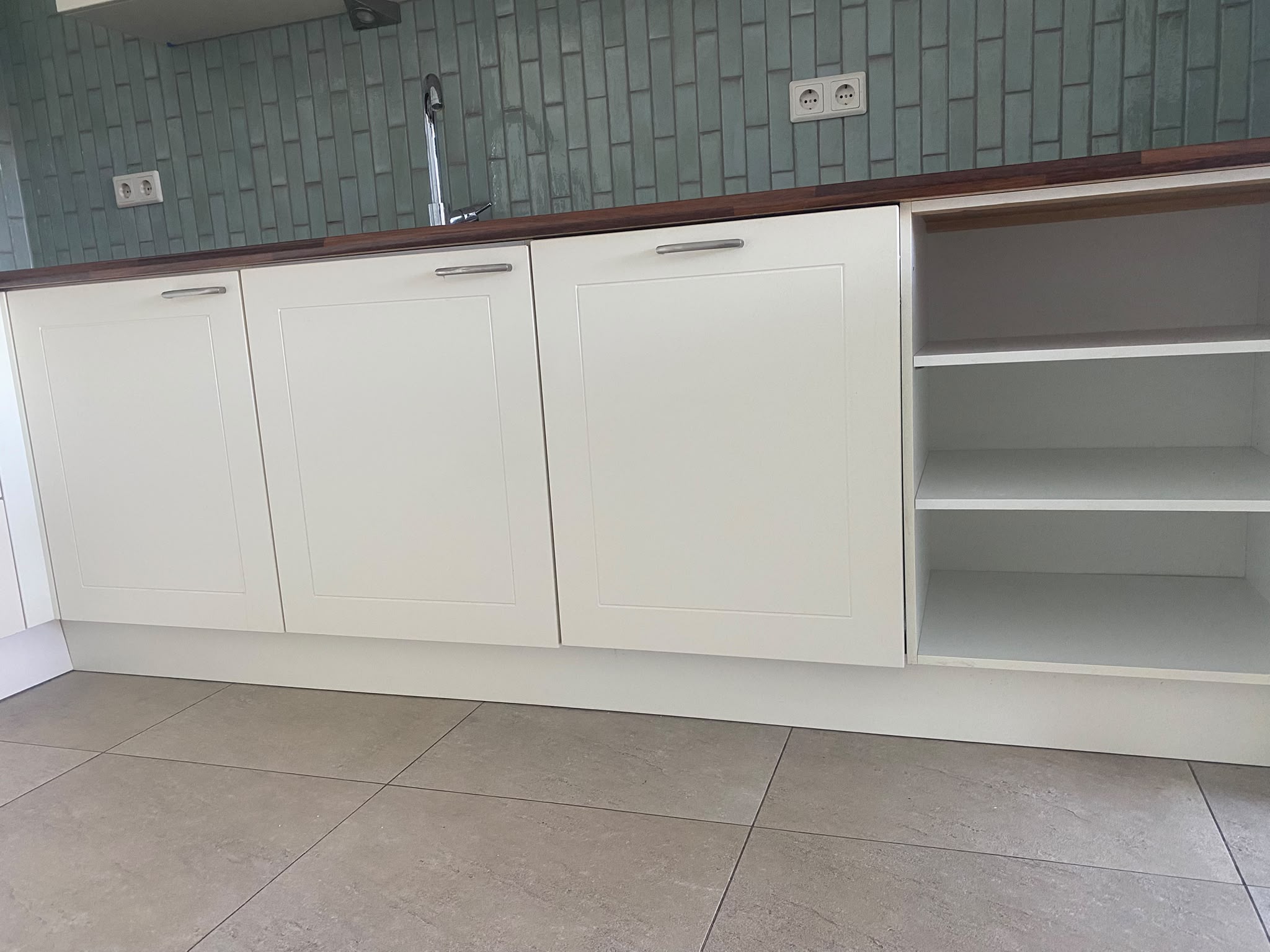 05131 - Witte hoekkeuken