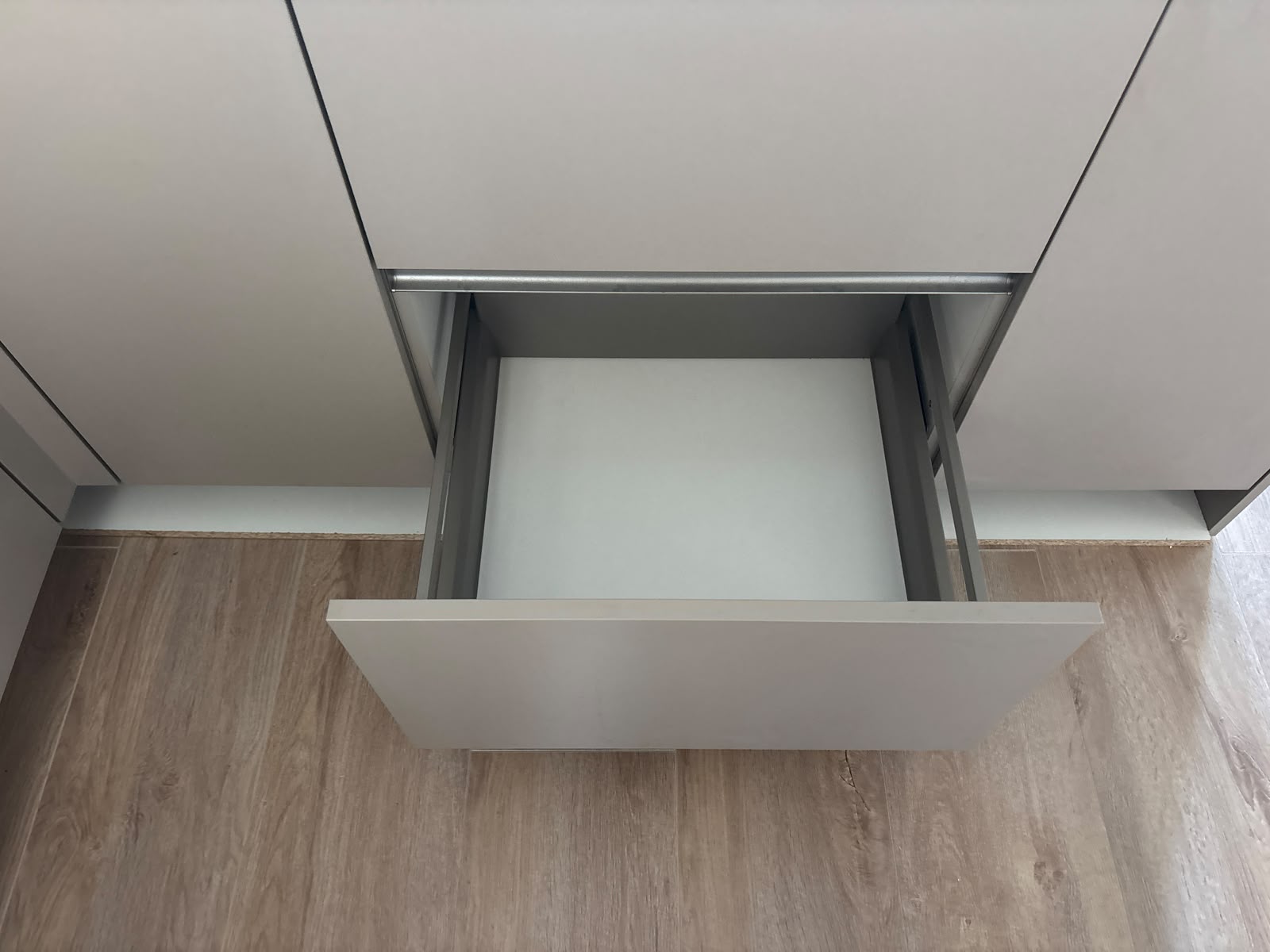 05404 - Moderne schiereiland keuken