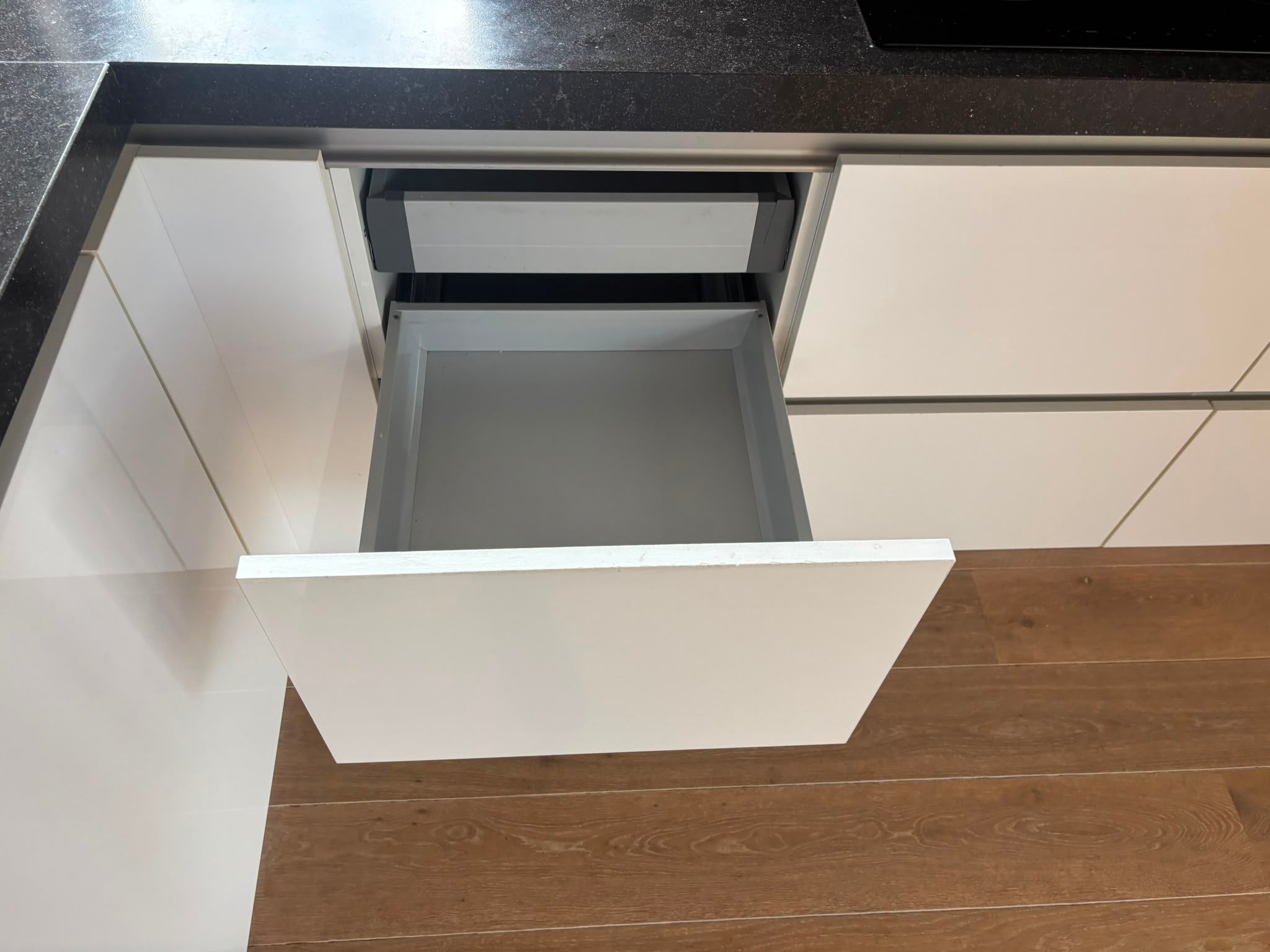 05235 - Witte hoekkeuken