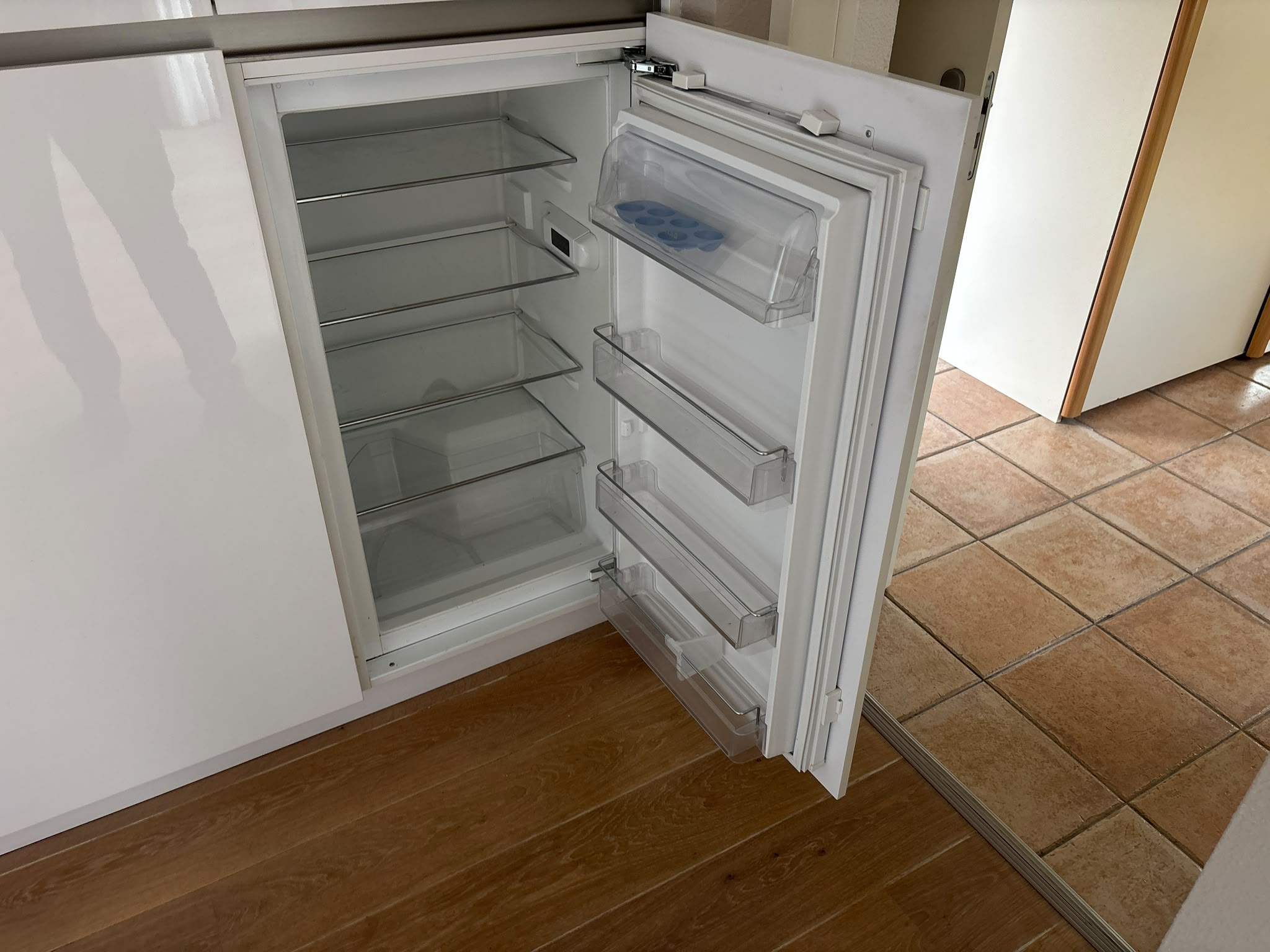 05235 - Witte hoekkeuken