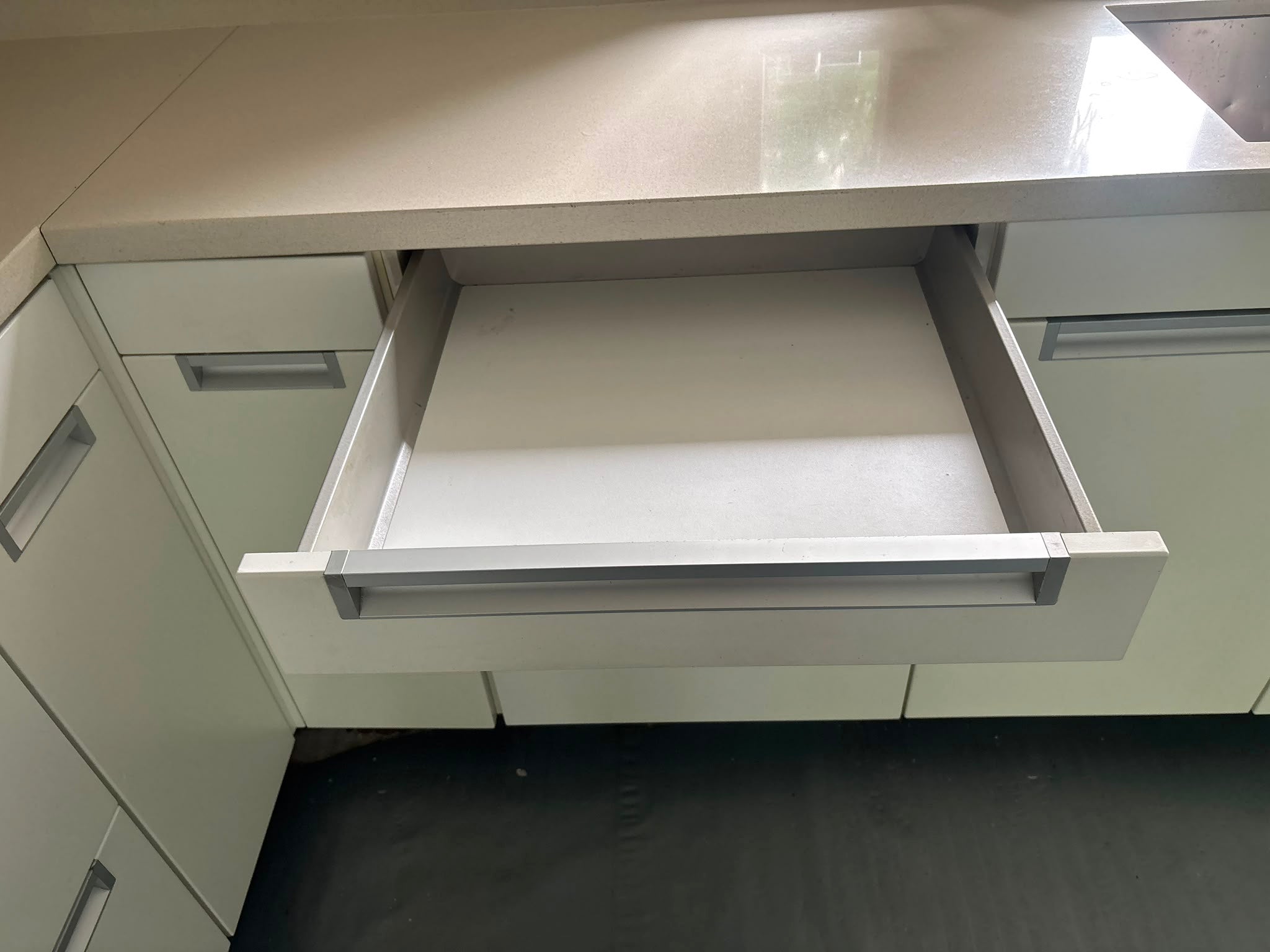 05442 - Witte hoekkeuken