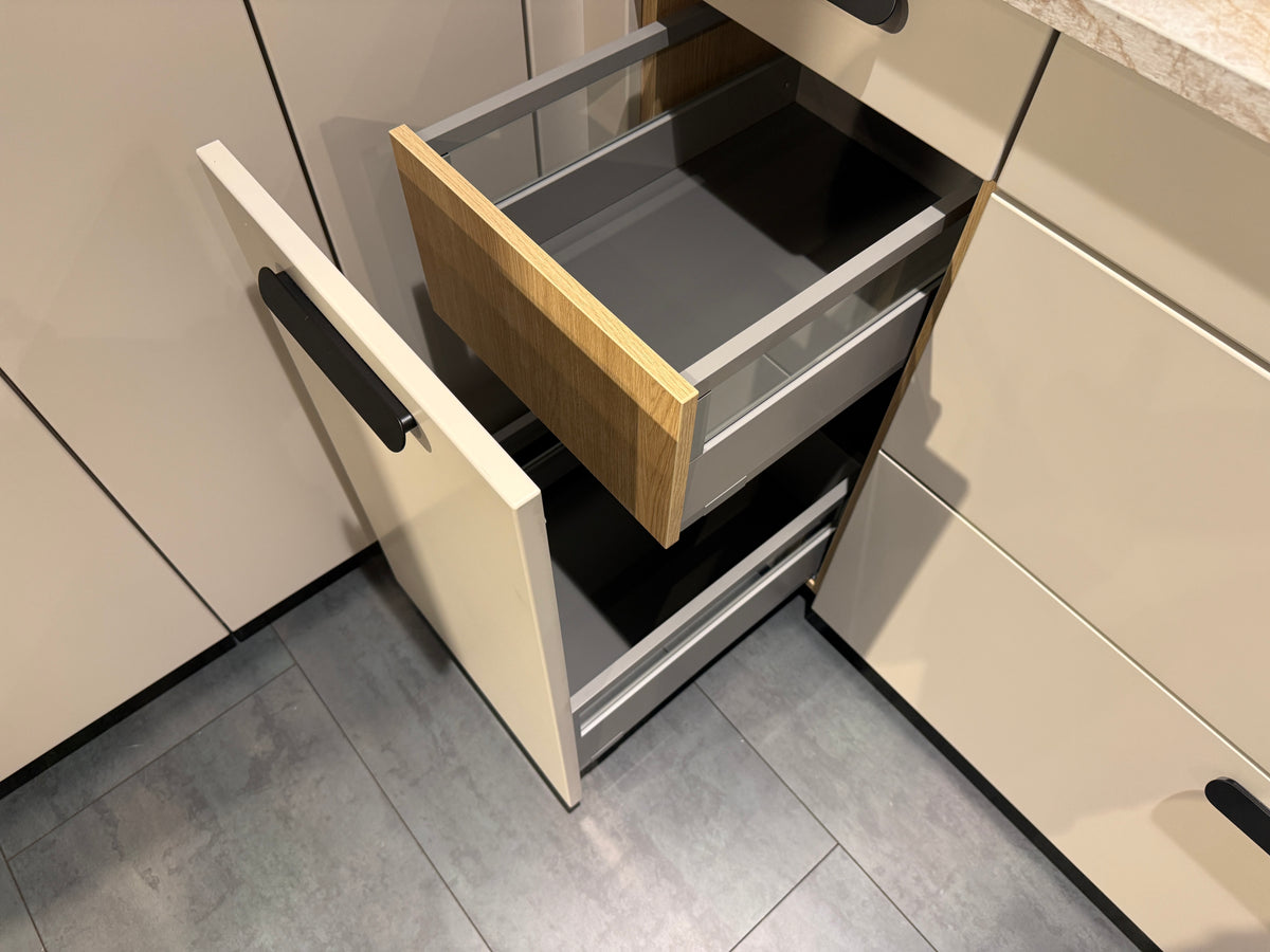 05767 - Eilandkeuken met bar