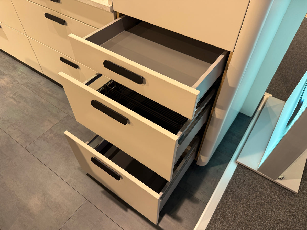 05767 - Eilandkeuken met bar