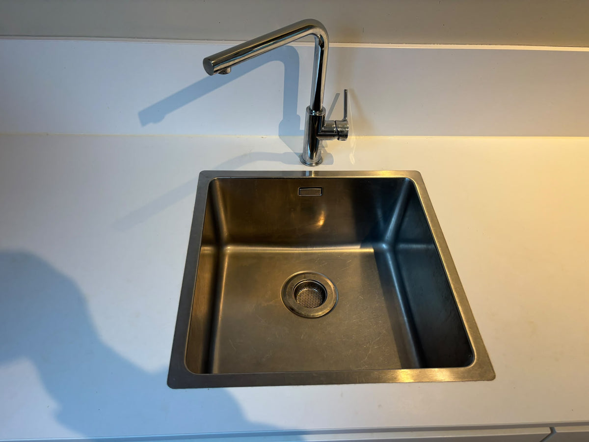 05616 - Witte schiereiland keuken