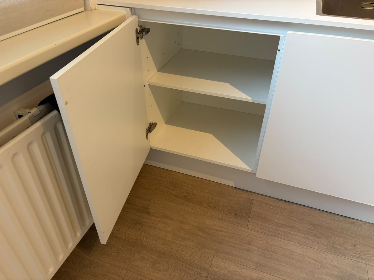 05616 - Witte schiereiland keuken
