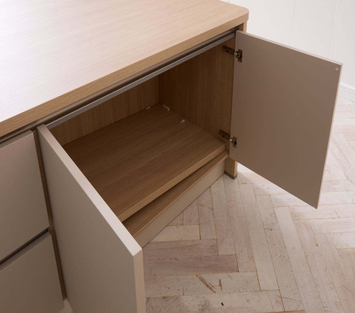 05815 - Amandelbeige eilandkeuken