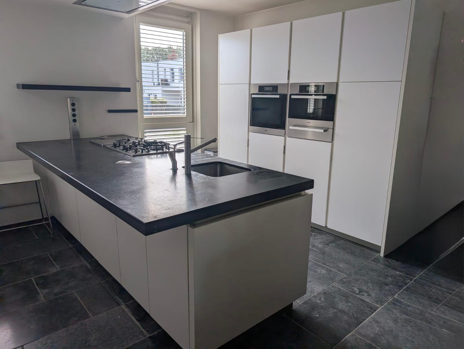 04647 - Witte schiereiland keuken