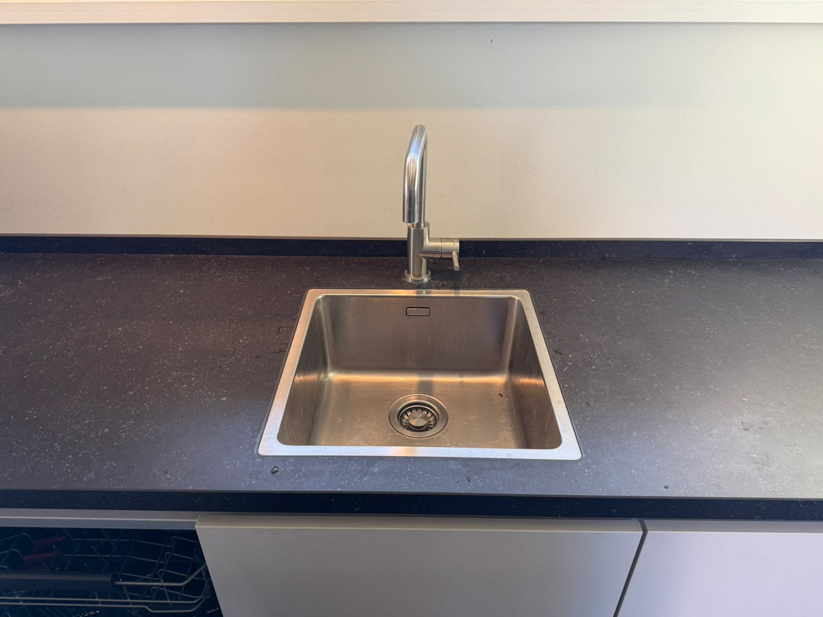 05498 - Moderne schiereiland keuken