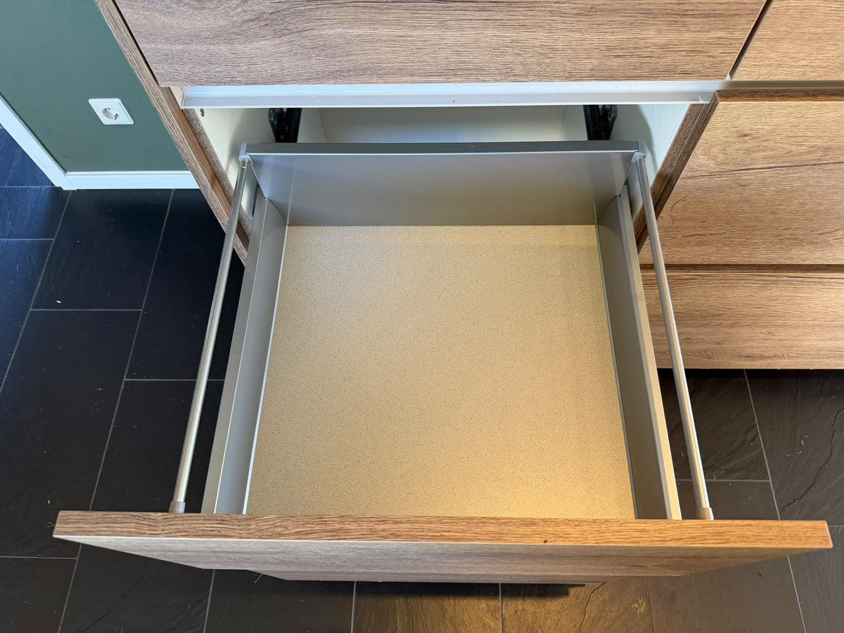 05498 - Moderne schiereiland keuken