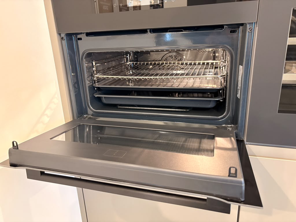 06013 - Terragrijze schiereiland keuken