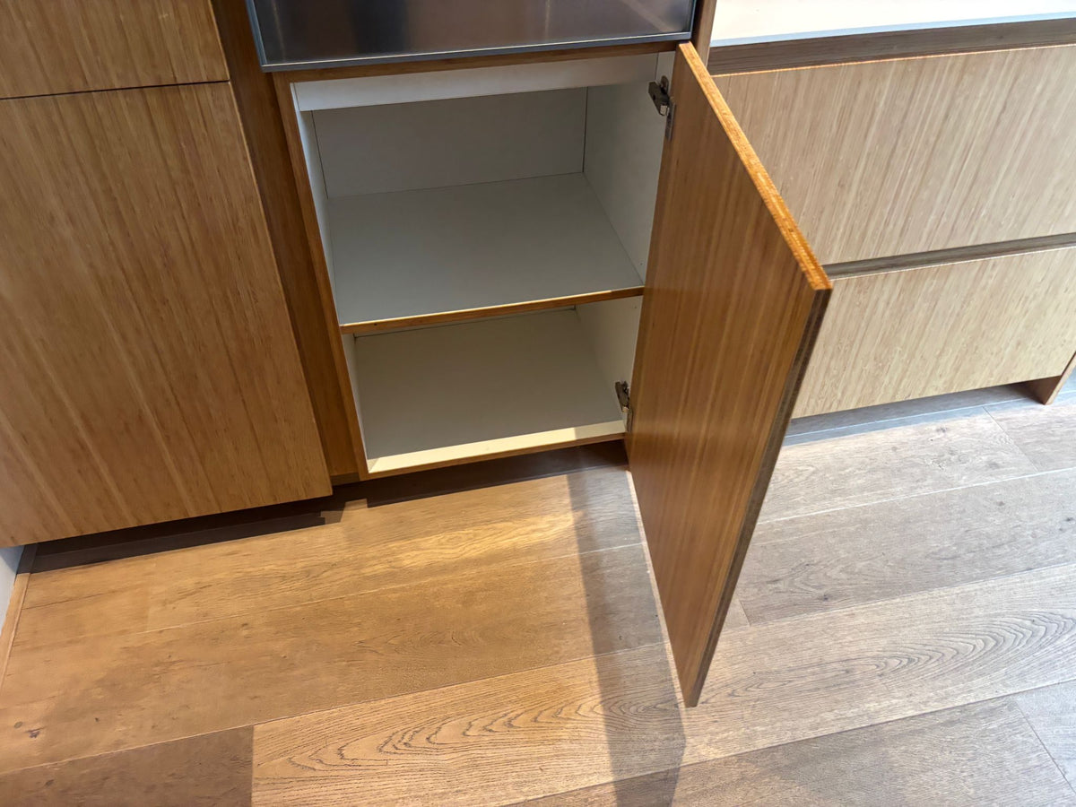 05438 - Houtlook schiereilandkeuken