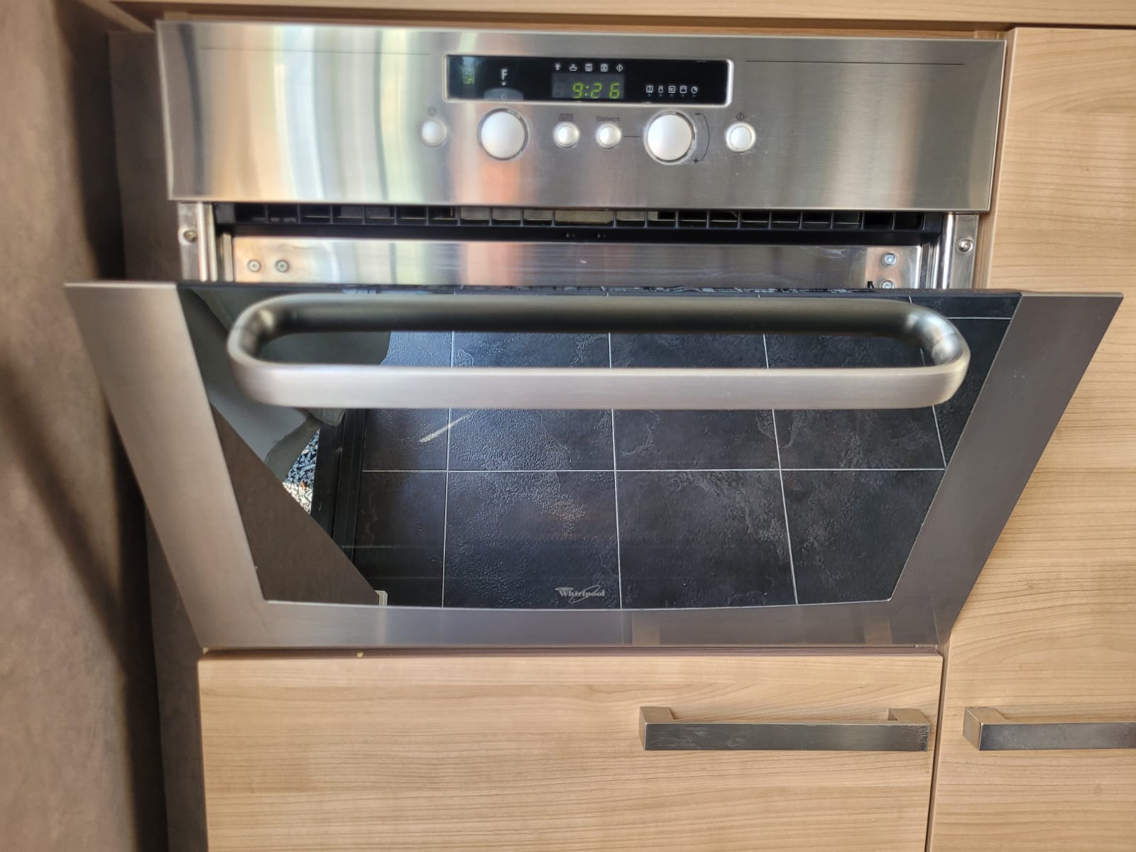 Rechte tweedehands keuken met houtkleur inclusief oven en magnetron