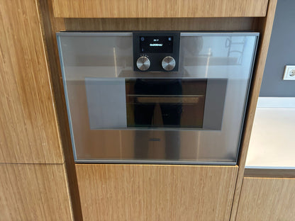 05438 - Houtlook schiereilandkeuken