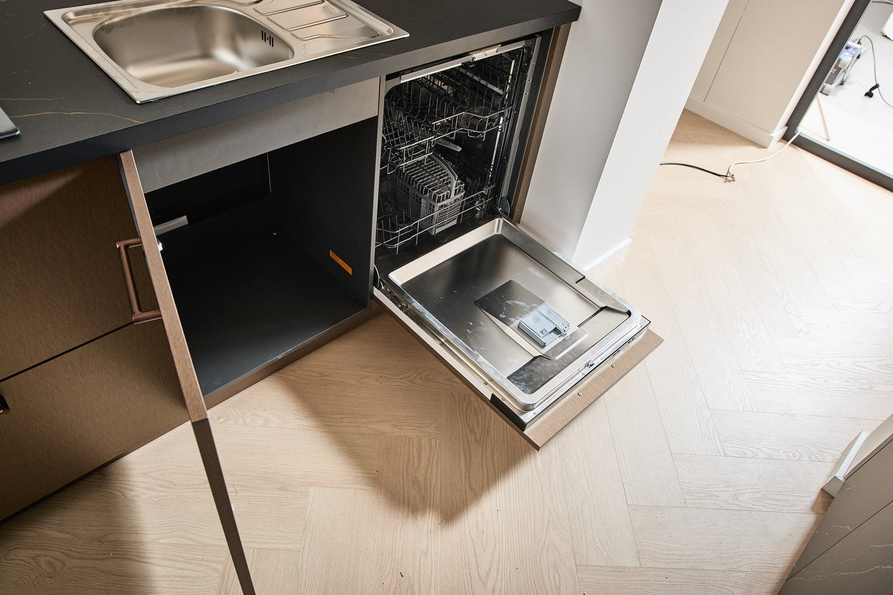 04811 - Schüller eilandkeuken in zwart/brons marmerlook