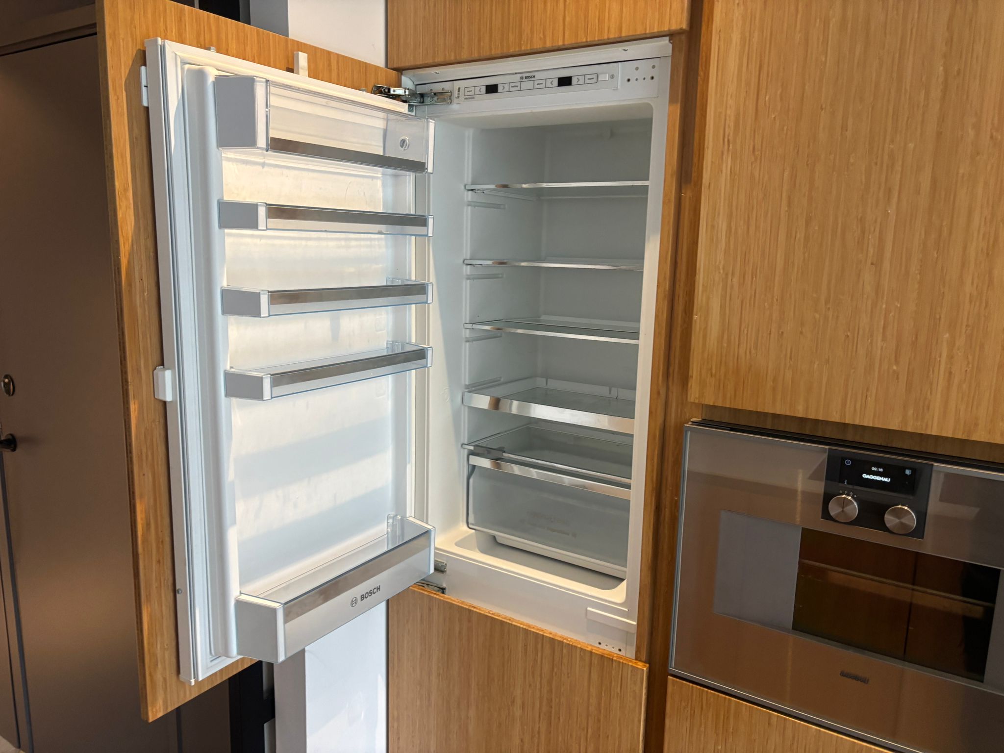 05438 - Houtlook schiereilandkeuken