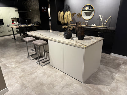 02568 - Los eiland met marmer blad