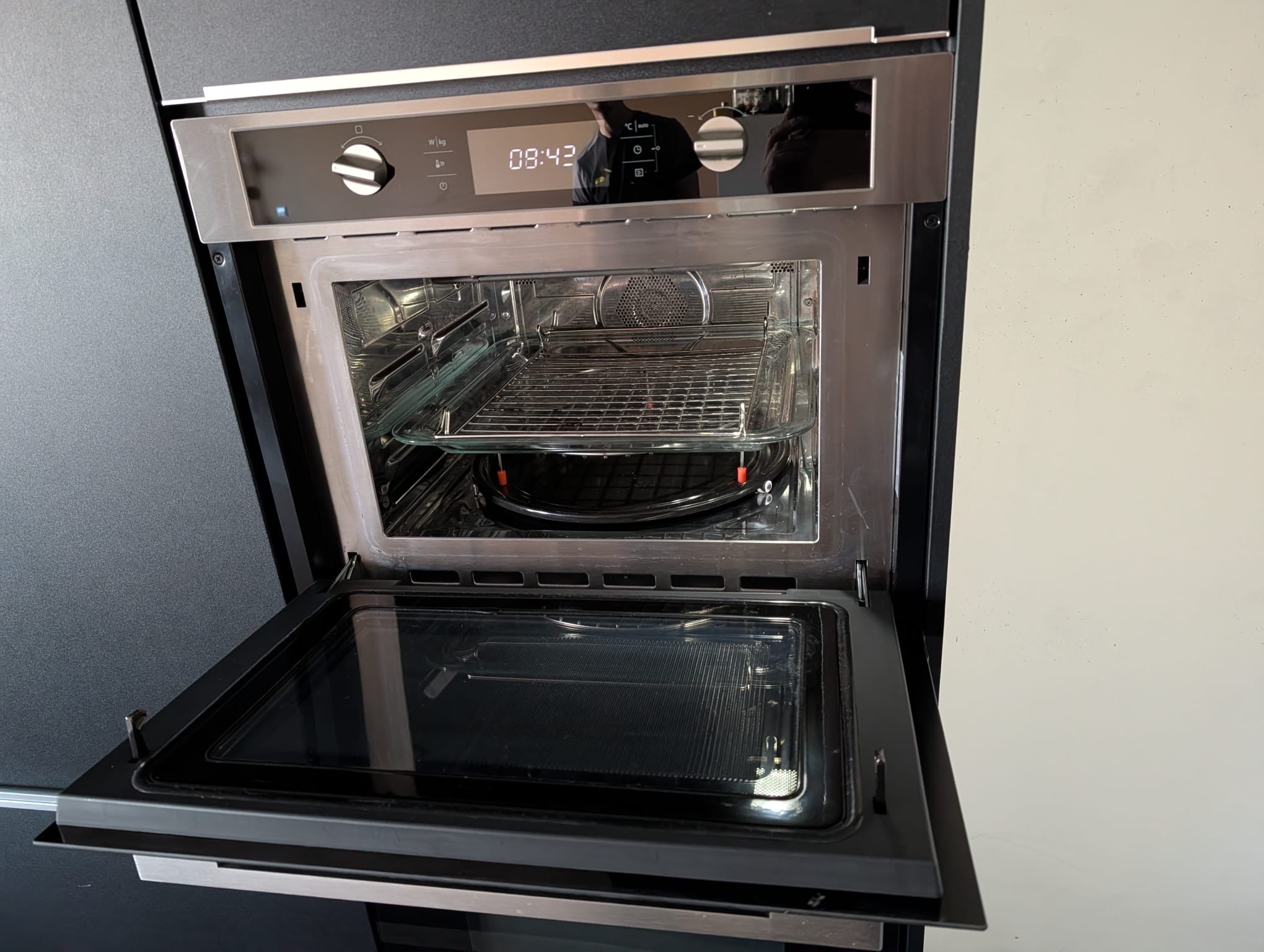05069 - Moderne zwarte eilandkeuken