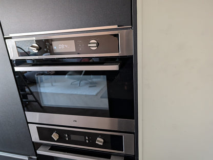 05069 - Moderne zwarte eilandkeuken