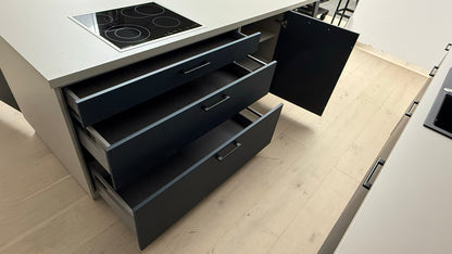 02618 - Diepblauw mat AFP eilandkeuken