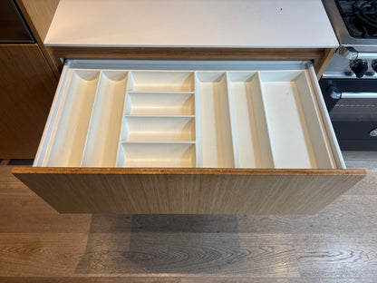 05438 - Houtlook schiereilandkeuken