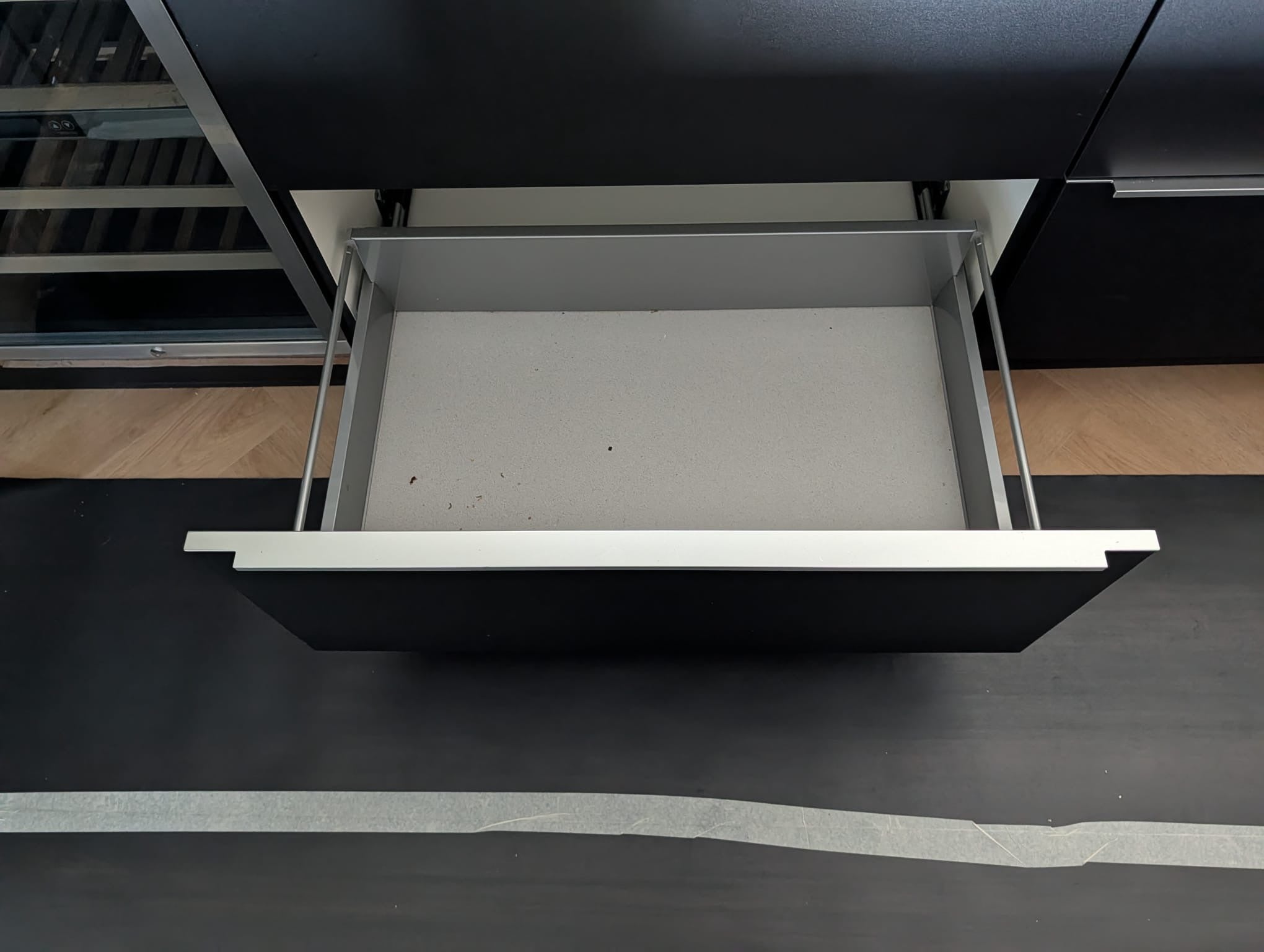 05069 - Moderne zwarte eilandkeuken
