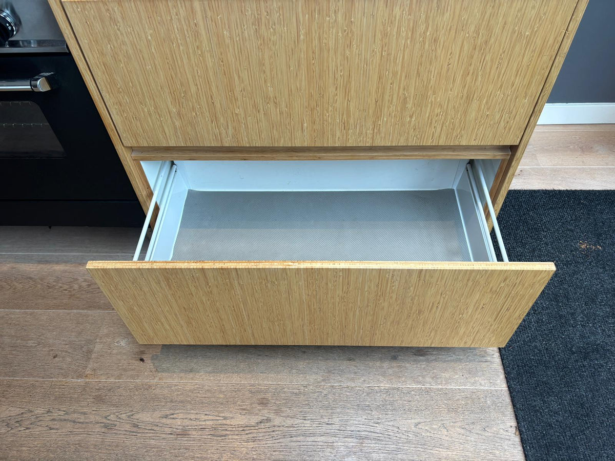 05438 - Houtlook schiereilandkeuken