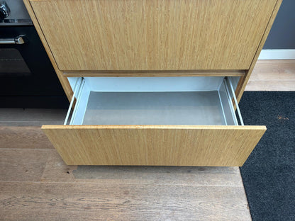 05438 - Houtlook schiereilandkeuken