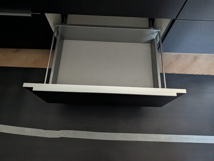 05069 - Moderne zwarte eilandkeuken