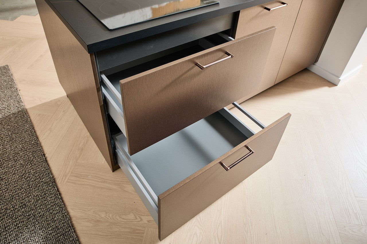 04811 - Schüller eilandkeuken in zwart/brons marmerlook