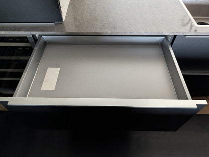 05069 - Moderne zwarte eilandkeuken