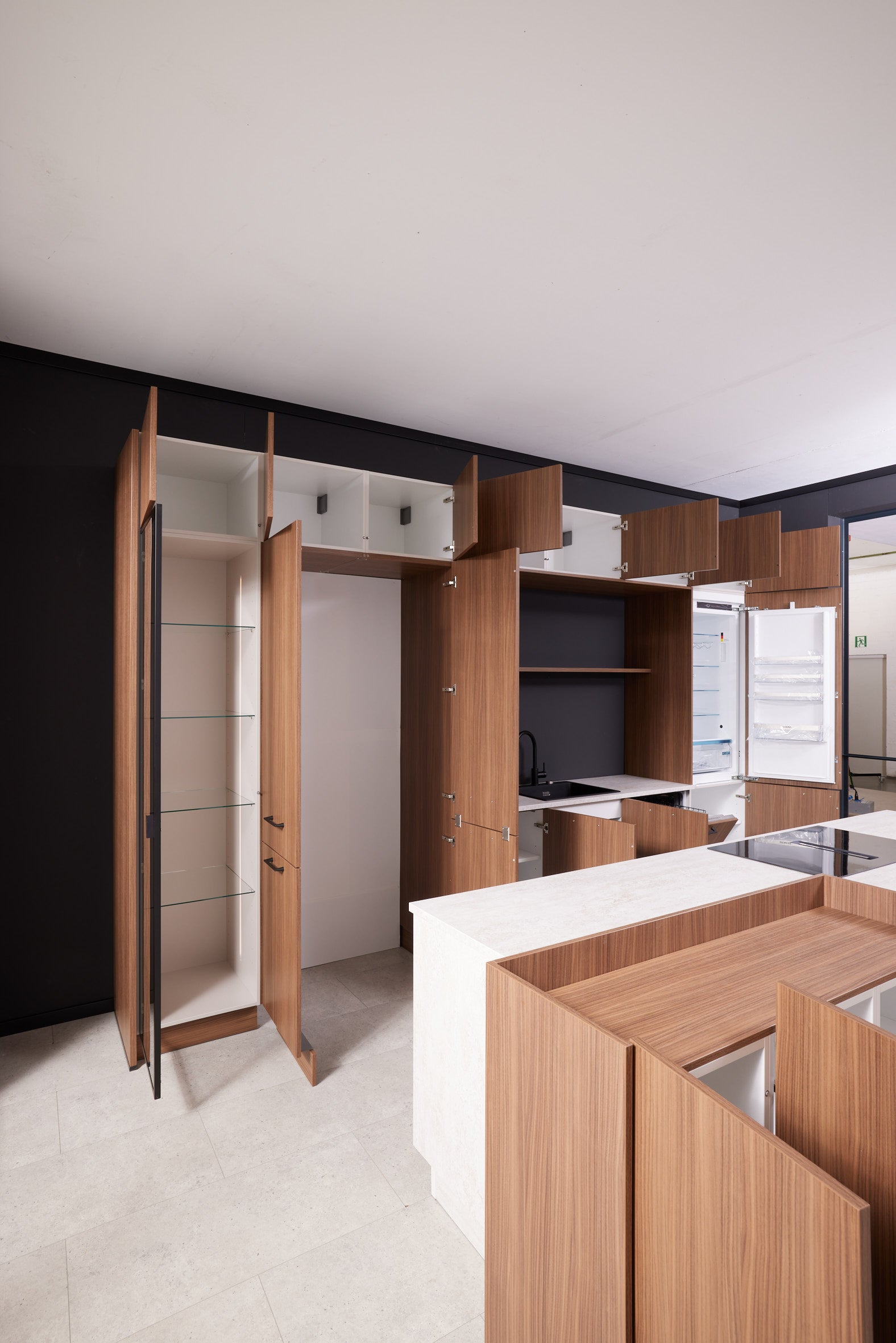 02728 - Bergamo noten schiereiland keuken