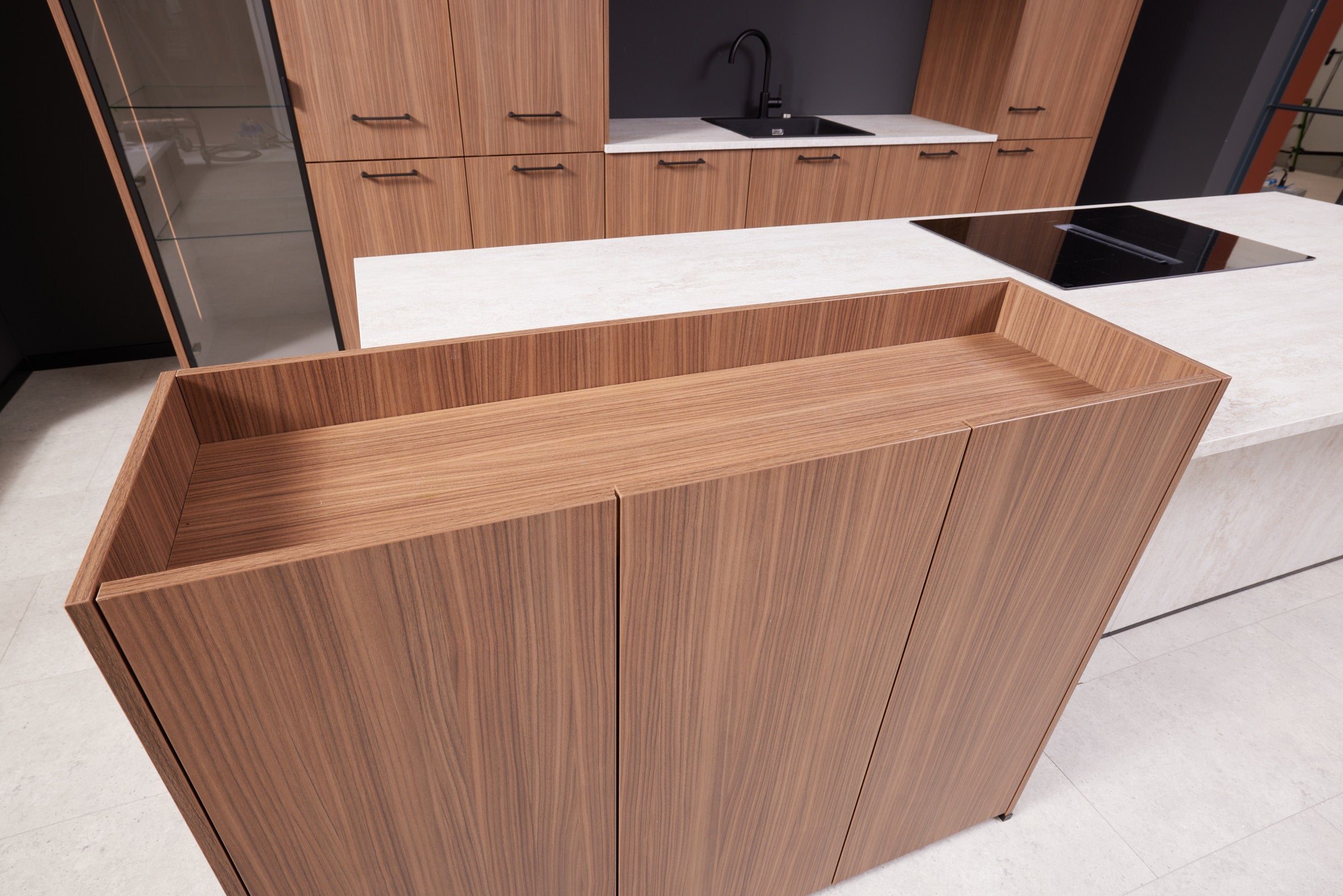 02728 - Bergamo noten schiereiland keuken