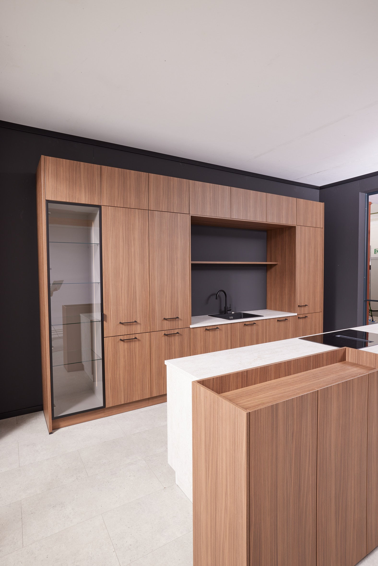 02728 - Bergamo noten schiereiland keuken