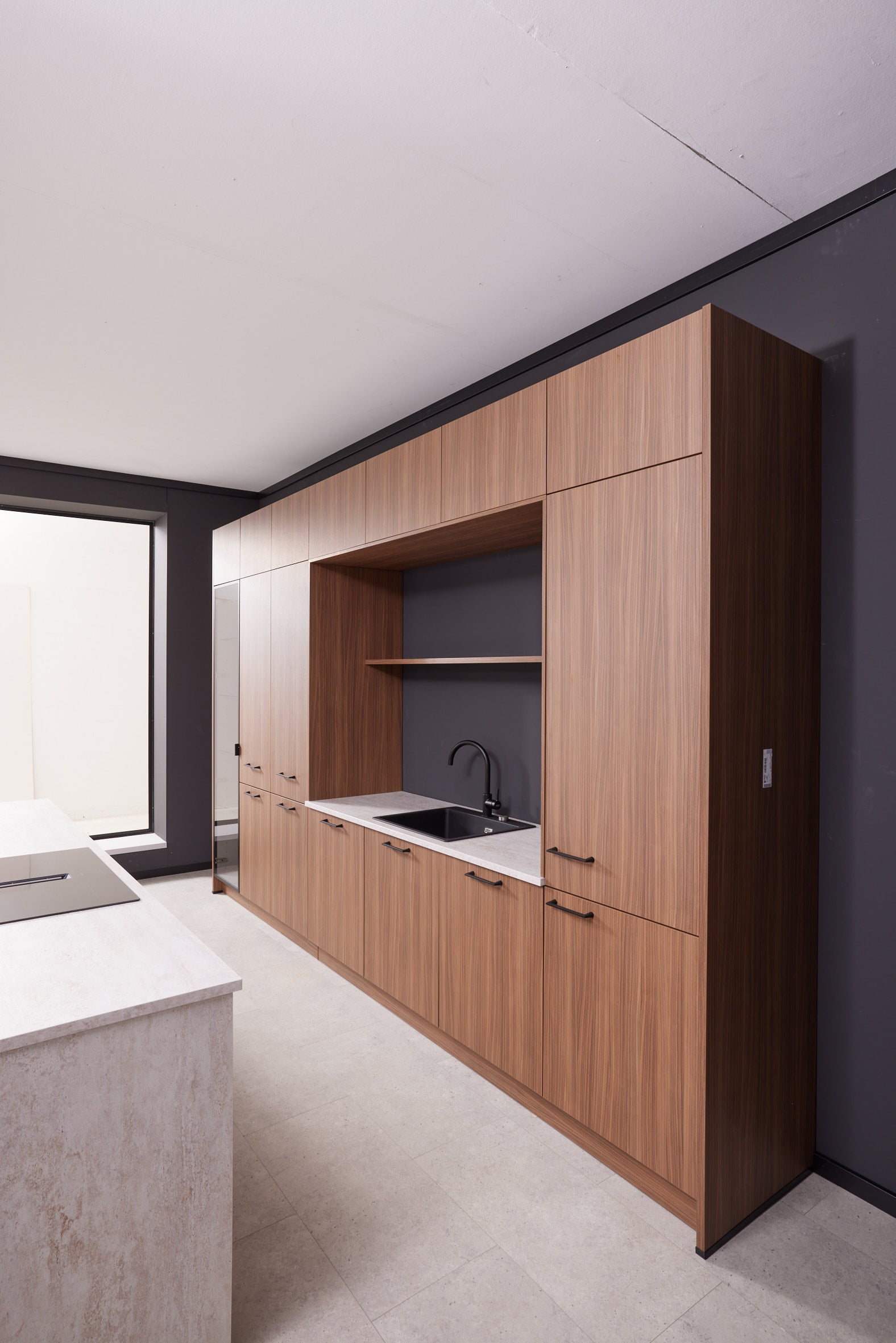 02728 - Bergamo noten schiereiland keuken