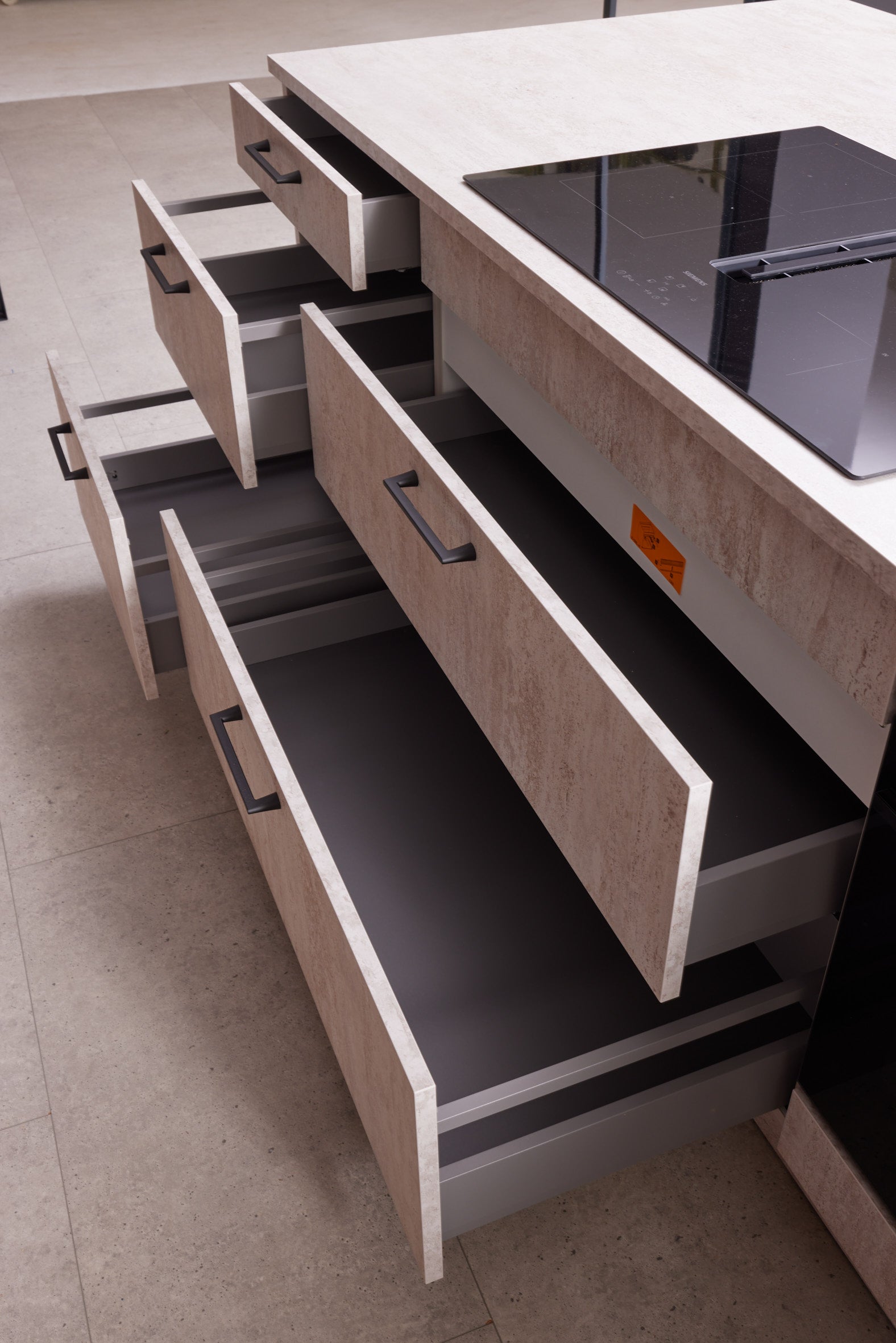 02728 - Bergamo noten schiereiland keuken