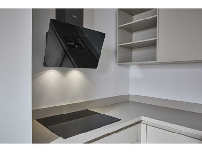 04819 - Schüller hoekkeuken in kiezelgrijs met houtlook kastenwand