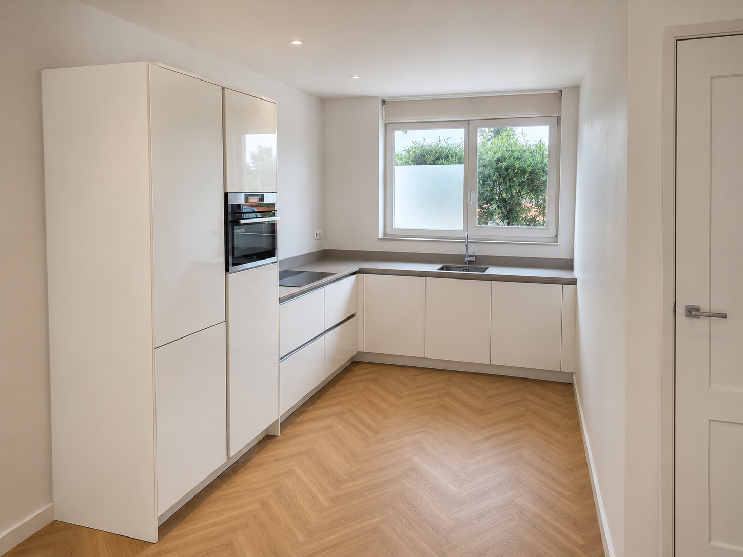 05047 - Moderne hoogglans witte hoekkeuken