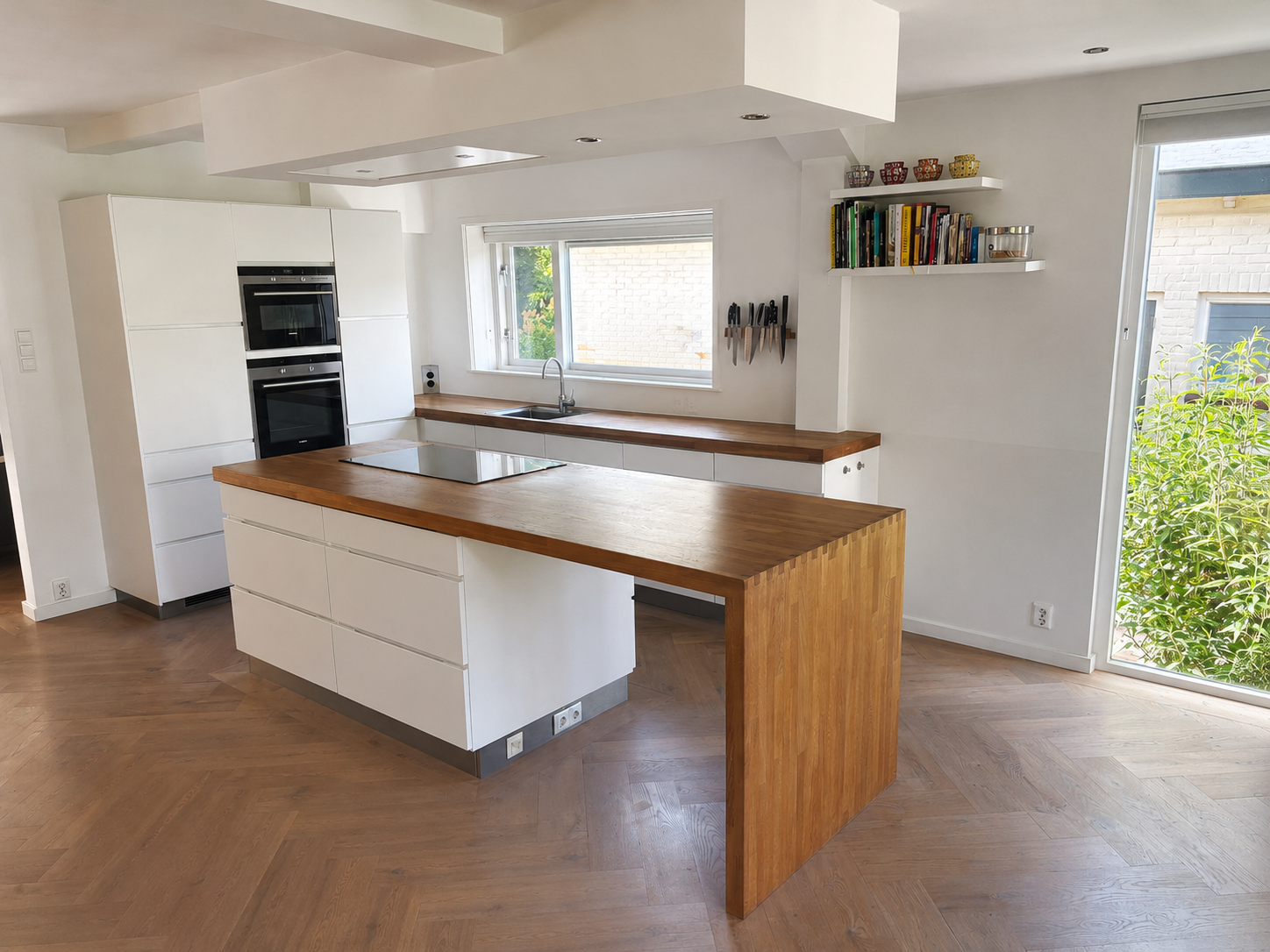 04845 - Witte eilandkeuken met bar
