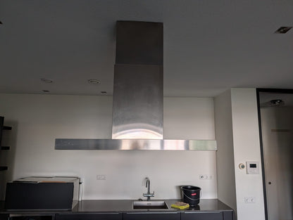 05069 - Moderne zwarte eilandkeuken