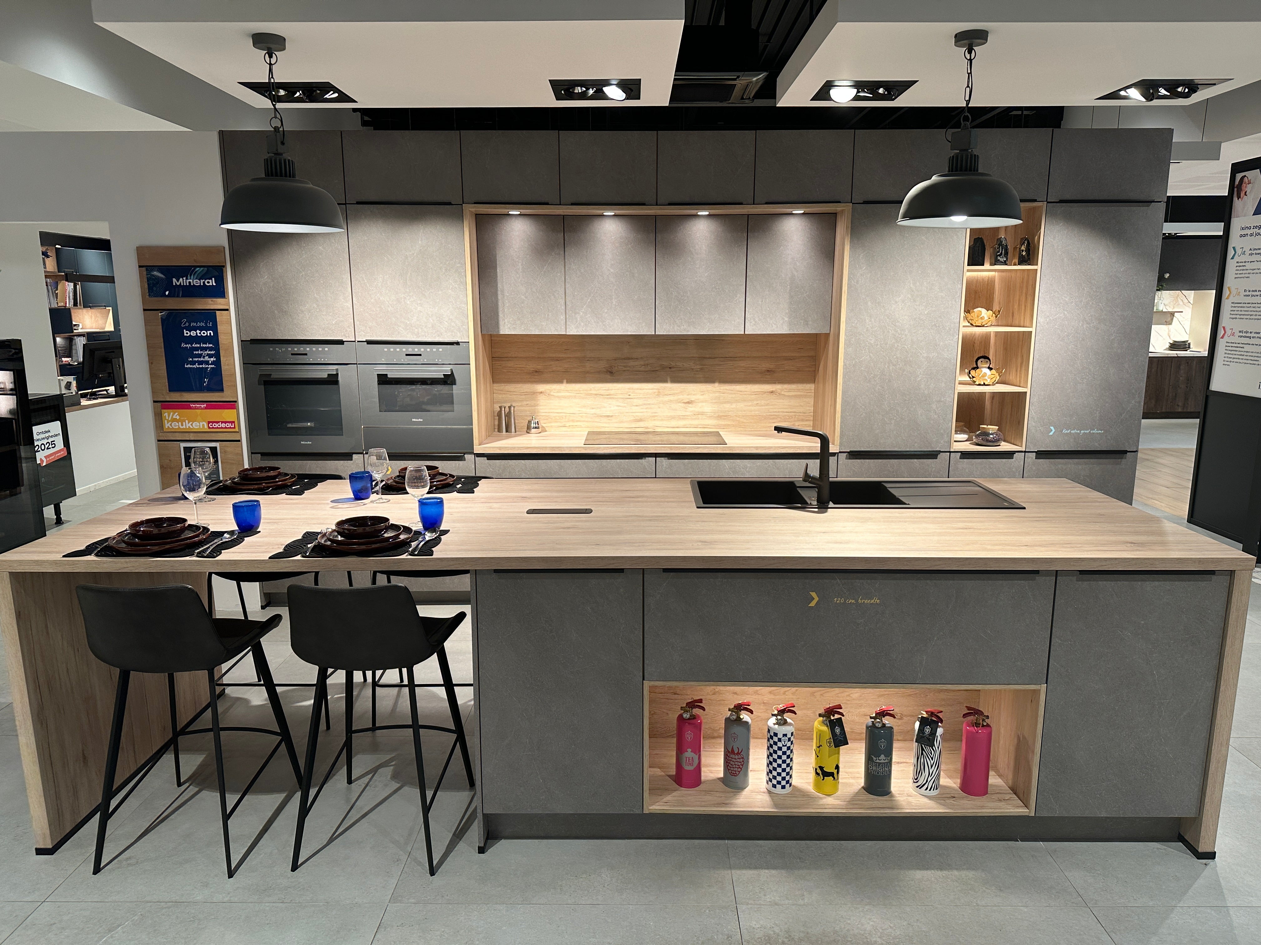 02118 - Beton grijze eilandkeuken